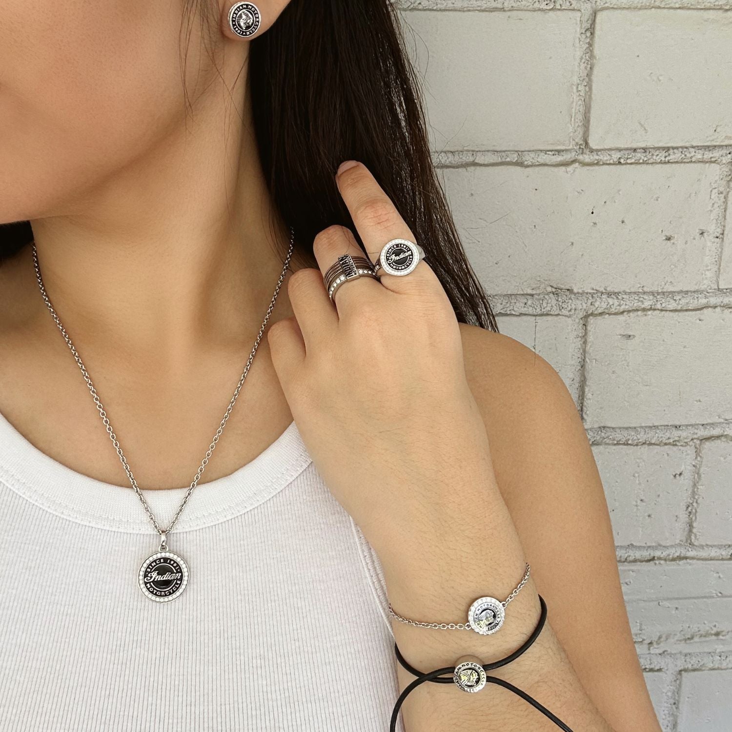 Roundel Script & Bling Ring